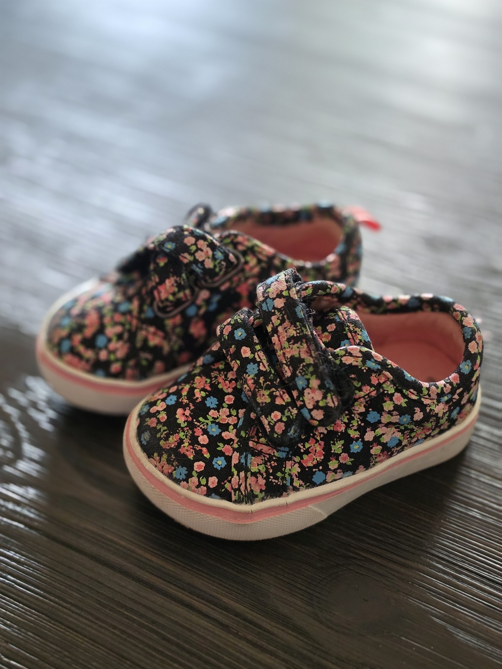 Kids Floral Mary Jane Shoes in Black & Pink Like New